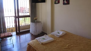 WiFi (free), bed sheets - Hostal Siglo 21 (Tacna)