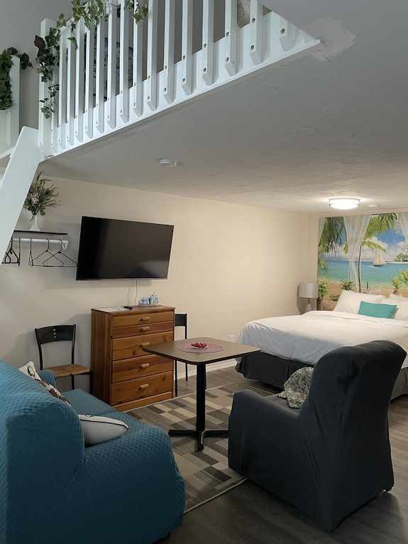 Suite One Bedroom With Twin Loft. - Haines, AK