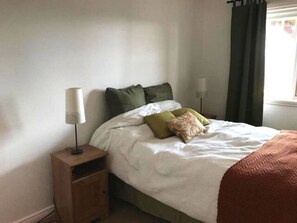 4 chambres, fer et planche à repasser, Wi-Fi, literie fournie