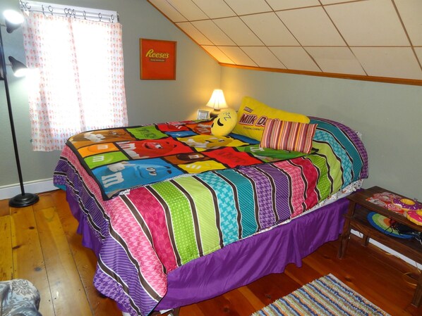 3 bedrooms, iron/ironing board, travel cot, free WiFi