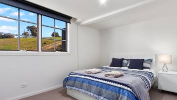 9 Schlafzimmer, Schreibtisch, Bügeleisen/Bügelbrett, kostenloses WLAN