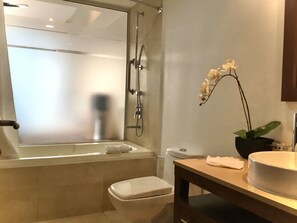 Appartement, 1 chambre, vue piscine | 1 chambre, coffres-forts dans les chambres, décoration personnalisée