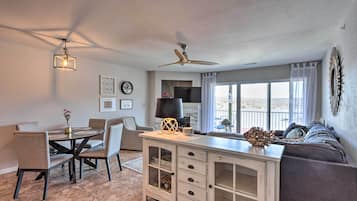 TV, fireplace, stereo