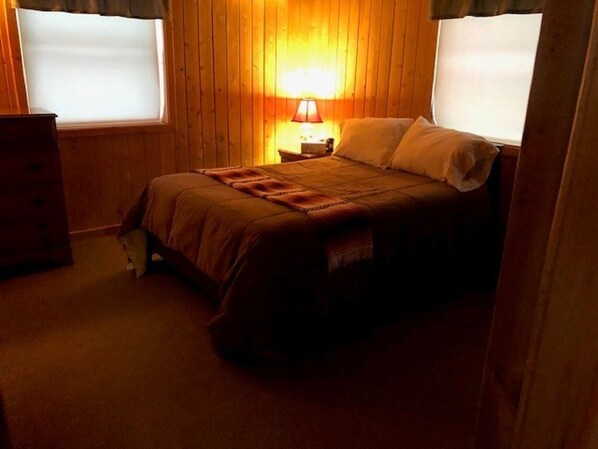 2 Schlafzimmer, Schreibtisch, Bügeleisen/Bügelbrett, kostenloses WLAN