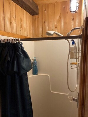 Shower, hair dryer, towels, soap - Private Lakefront Log Cabin (Portage Lake)