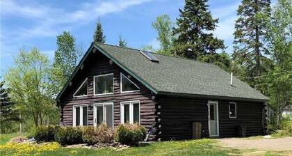 Private Lakefront Log Cabin