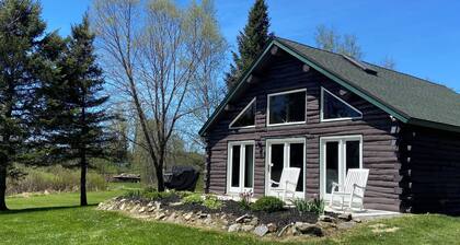 Private Lakefront Log Cabin