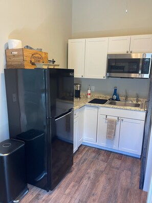 Fridge, microwave, oven, stovetop - Cozy Guest Suite Near Lake Champlain & Hiking Trails (Colchester)