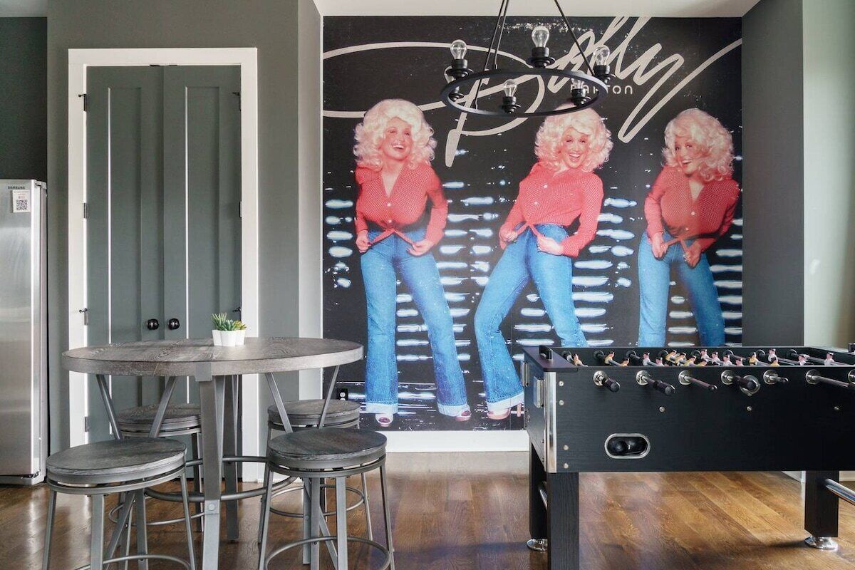 The Dolly: Breezy Rooftop, Iconic Art Retreat