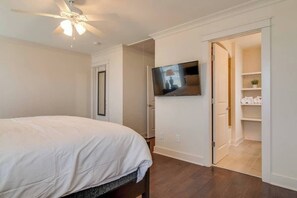 3 habitaciones, escritorio, tabla de planchar con plancha y wifi 