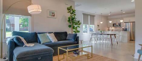 Télévision, chaîne hi-fi, espaces bureaux