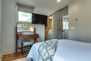 1 bedroom, desk, iron/ironing board, WiFi