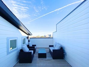 Terrace/patio - Luxury Hillsboro Village Rooftop Retreat, Sleep 12 w/ Chef’s Kitchen, Smart TVs & Garage, Walk to Vanderbilt, Pancake Pantry & Boutique Shopping, Minutes to Broadway, 12 South & The Parthenon, 24/7 Hospitality (Nashville)
