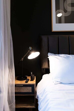 4 bedrooms, iron/ironing board, WiFi, bed sheets