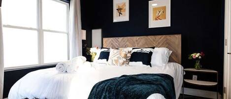 4 habitaciones, tabla de planchar con plancha, wifi y ropa de cama