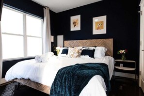 4 habitaciones, tabla de planchar con plancha, wifi y ropa de cama 