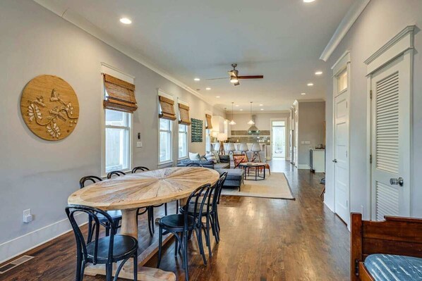 Dining - Long Term Pet Friendly 3 BR Townhome, Grill, Patio, 3 Blocks to Publix, 5 Mins to 5 Points, 15 Mins to Broadway, 24 Hour Hospitality Team, Perfect for Families, 31+ Day Stay (Nashville)