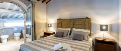 5 chambres, fer et planche à repasser, Wi-Fi gratuit