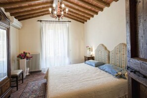 6 slaapkamers, een strijkplank/strijkijzer, gratis wifi