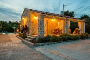 Exterior - Villa Labovitsa: A/C, sunny terraces, Wi-Fi, sleeps 4 (Mpogdanatika Gaios)