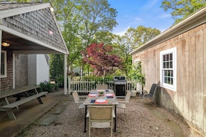 Outdoor dining - Deeded Pond Access Ping Pong! (Harwich)