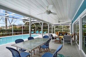 Outdoor dining - Sandpiper Hideaway- Lovely home with pool and just steps away from the beach (Jekyll Island)