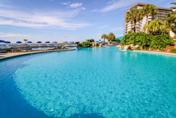 Lämmitetty uima-allas