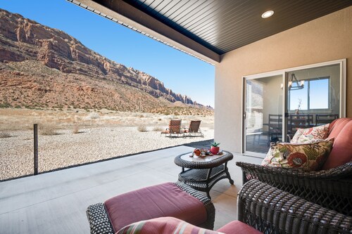 Single-Level Home w/ Unbeatable Canyon Views, Private Hot Tub, Patio & AC
