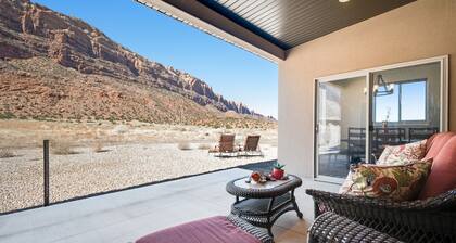 Single-Level Home w/ Unbeatable Canyon Views, Private Hot Tub, Patio & AC