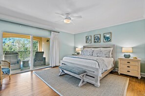 3 bedrooms, iron/ironing board, WiFi, bed sheets - Stylish Getaway near Beach with Private Balcony, Full Kitchen, and Pool (Santa Rosa Beach)