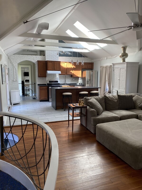 Smart-tv och eldstad