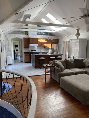 Derby Week Historic Carriage House  0.3 miles,5 mins from Churchill Downs