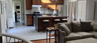 Derby Week Historic Carriage House  0.3 miles,5 mins from Churchill Downs