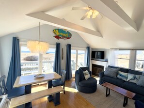 Smart TV, fireplace