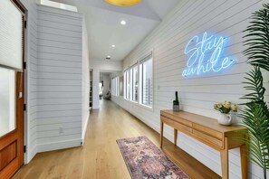 المنشأة من الداخل