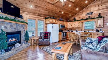 Een smart-tv, een open haard en videogames