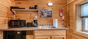 Whistling Wind Cabin Unit 3 in RRG âą Pet Friendly