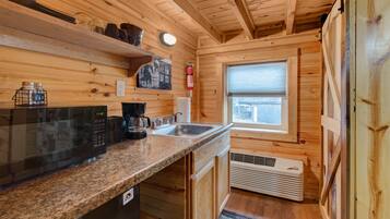 Frigorifero, microonde, macchina per tè/caffè, tostapane