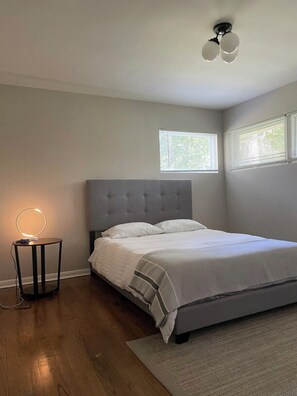 3 habitaciones, caja de seguridad en la habitación y escritorio 