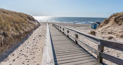 "Schau-ins-Land Fewo Wenningstedt" near the Beach with Wi-Fi