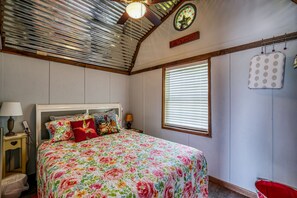 1 soverom, skrivebord, strykejern/-brett og wi-fi (inkludert)