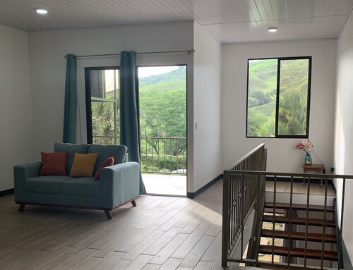 Amazing View. Entire House. 15 min from San Jose Airport