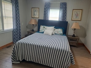 3 bedrooms, desk, free WiFi, bed sheets