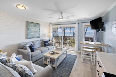 Amazing Oceanfront Views-Top Floor Corner Villa with Direct Access to the Beach!