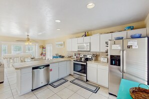 Frigorífic, microones, forn i placa de cuina 