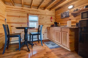 Frigorífic, microones, cafetera i tetera i torradora 