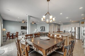 Dining - Oceanfront 7Bedroom 7Bath Beach Home with Private Pool and Hot Tub! (North Myrtle Beach)