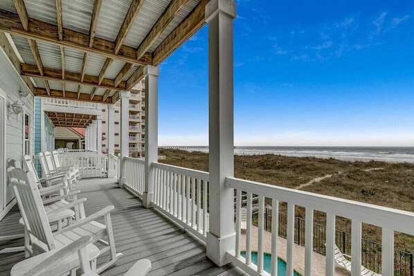 Property grounds - Oceanfront 7Bedroom 7Bath Beach Home with Private Pool and Hot Tub! (North Myrtle Beach)