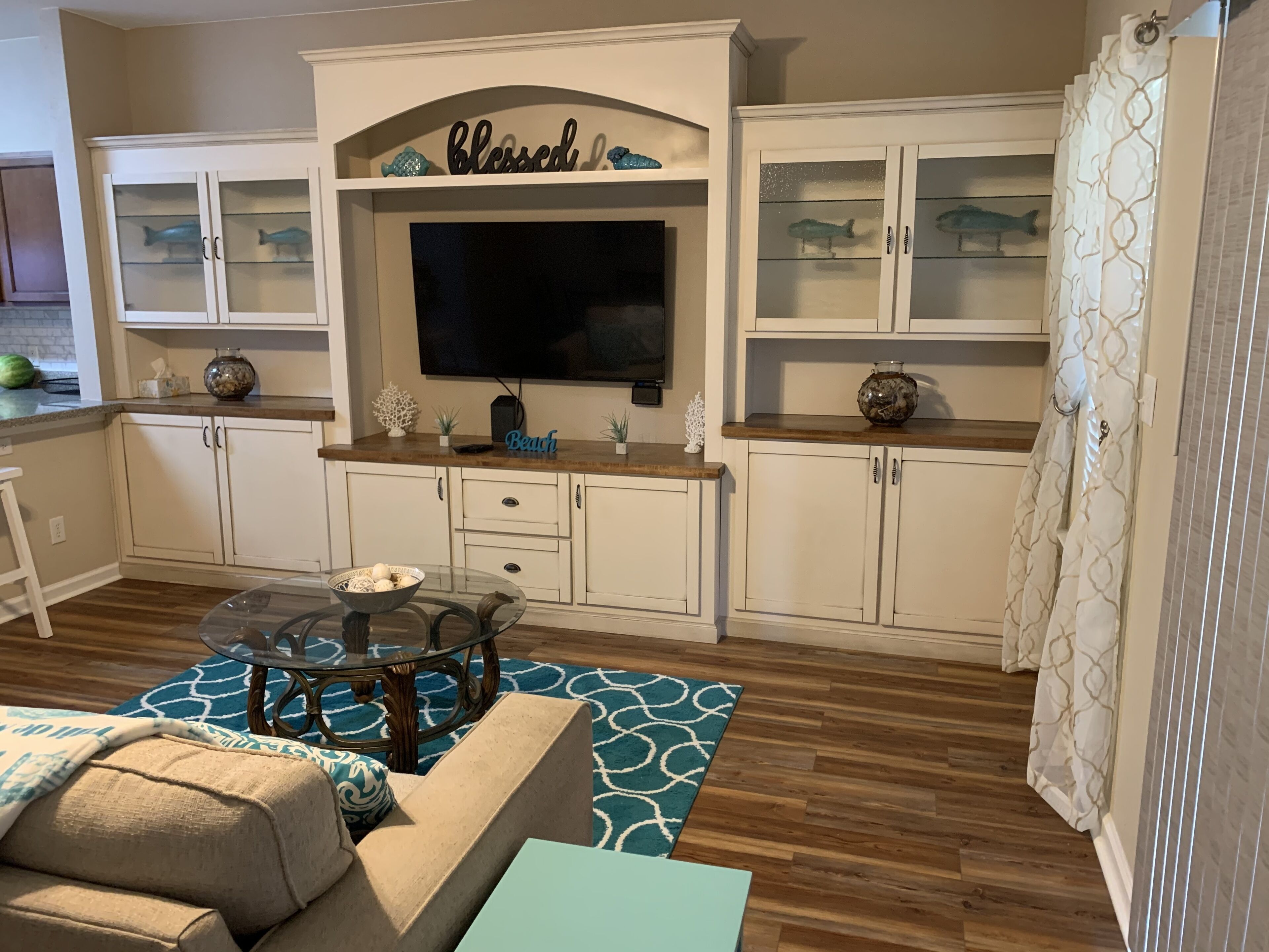 25 minutes from the beach/ Ft Walton. Family size Towne home 3 BDR 2 1/2 Bath