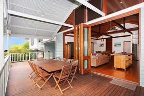 Outdoor dining - Serenity - Eco friendly, pet friendly beach house with pool (Sunshine Coast)